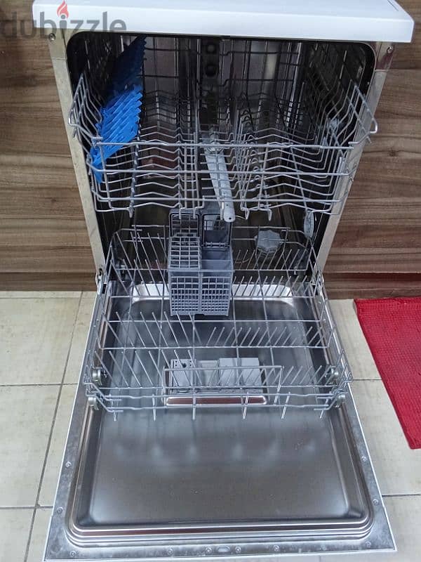 Candy dishwasher in excellent condition 1