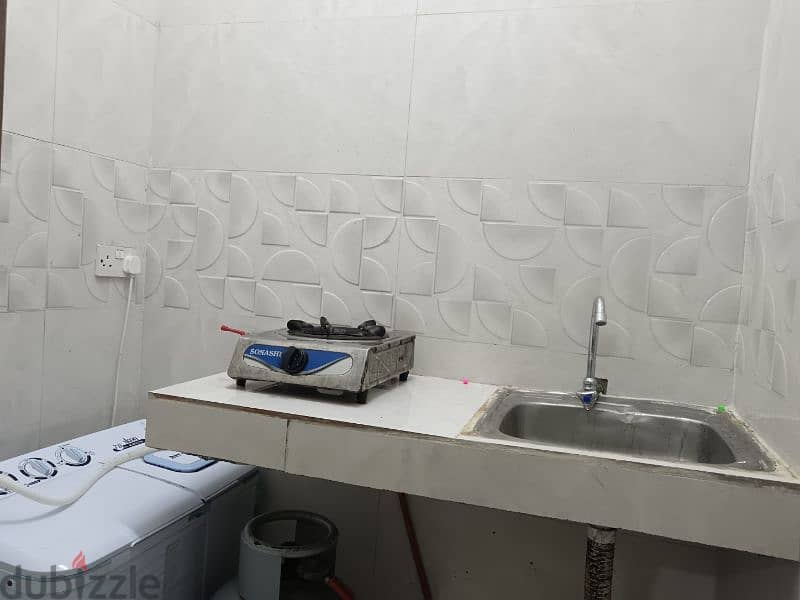 غرفه ودوره مياه ومطبخ للإيجارRoom, bathroom and kitchen for rent 3