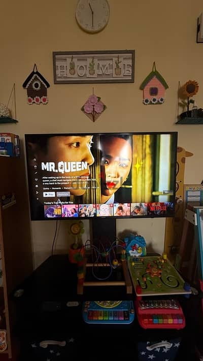 SAMSUNG 43 Inch UHD 4K SMART TV MU7000 Series 7(Non Negotiable)