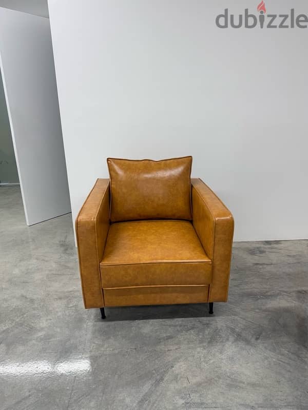 Leather Arm Chair كرسي جلد فخم 0