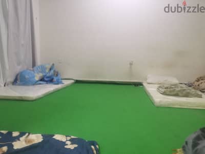 2 bed space available in alkhuwair 33 near KFC