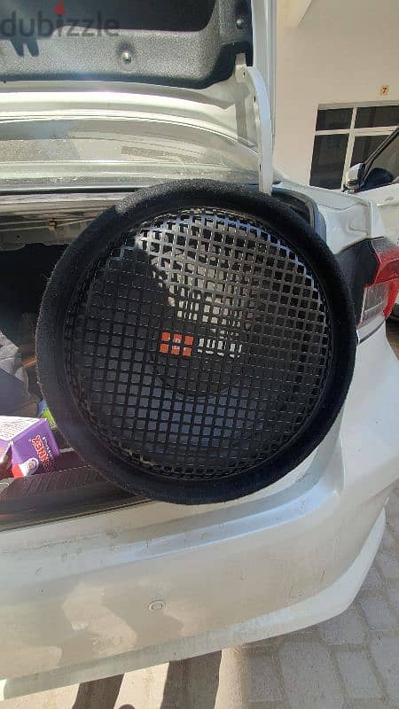 car display, subwoofer, amplifier in good condition 1