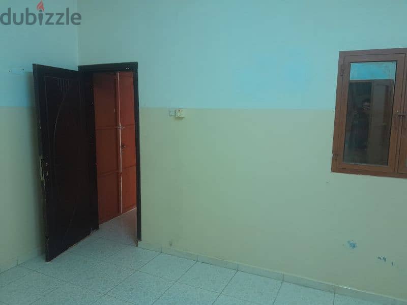 Room for rent in quram near hala supermarket 2