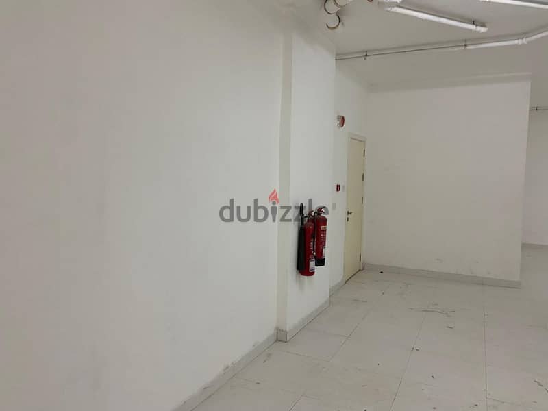 400sqm basement warehouse, first month free direct from the owner 4