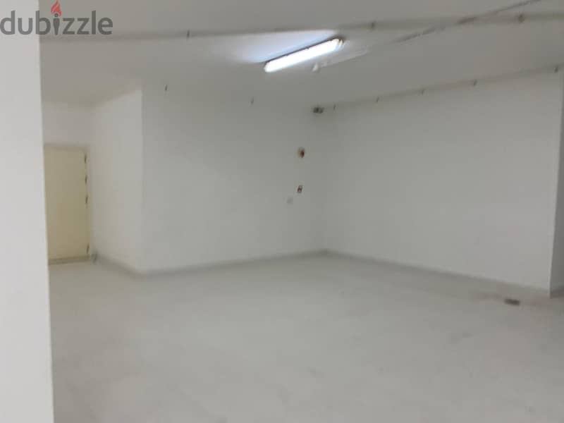 400sqm basement warehouse, first month free direct from the owner 5