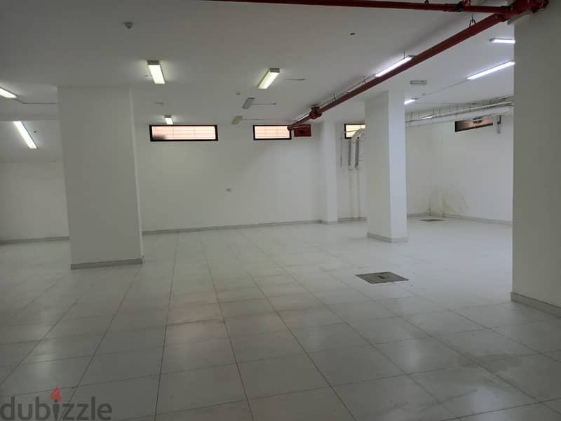 400sqm basement warehouse, first month free direct from the owner 6