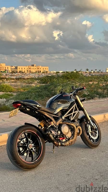 ducati monster 1100 evo دوكاتي مونستر 1100 إيفو 2