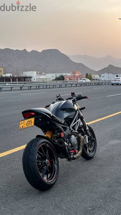 ducati monster 1100 evo دوكاتي مونستر 1100 إيفو