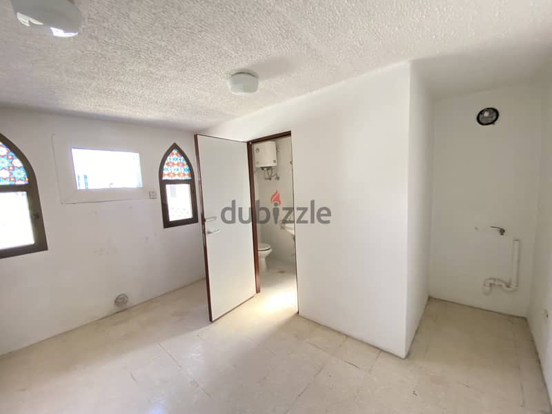 6me48-Nice 4 BHK Villa For Rent in Qurum 1