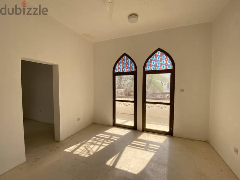 6me48-Nice 4 BHK Villa For Rent in Qurum 5