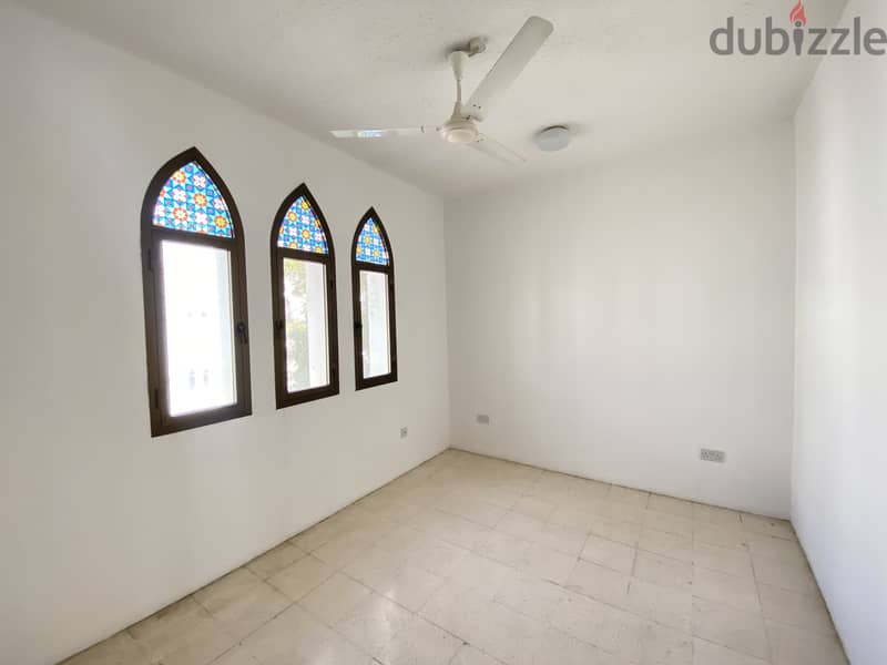 6me48-Nice 4 BHK Villa For Rent in Qurum 7