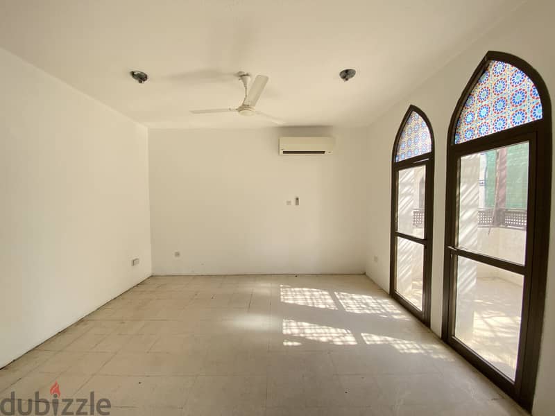 6me48-Nice 4 BHK Villa For Rent in Qurum 9