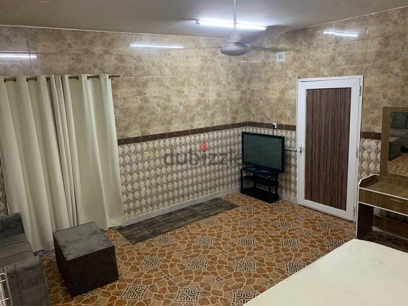 استوديو للايجار / studio for rent 4