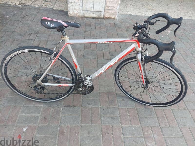 road bike size 25c700 my WhatsApp 97658846 0