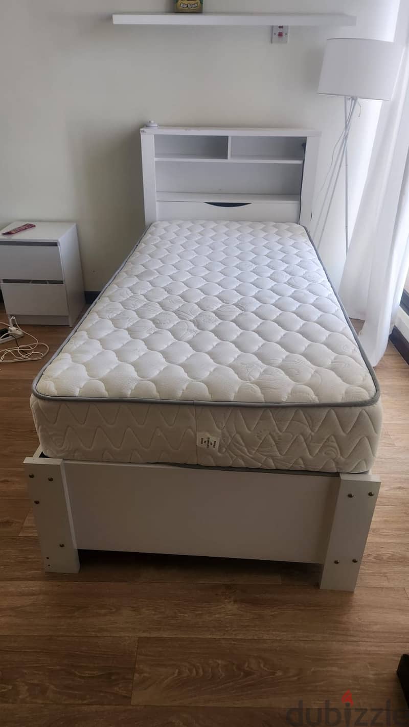 Single bed very clean mattress and in a very Good condition 1