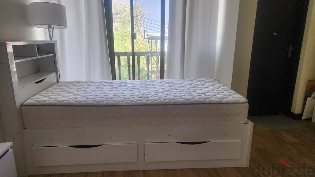 Single bed very clean mattress and in a very Good condition 2