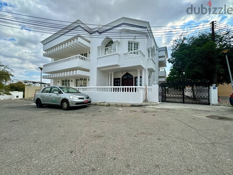 highly recommended standalone 5+3br in Qurum park 0