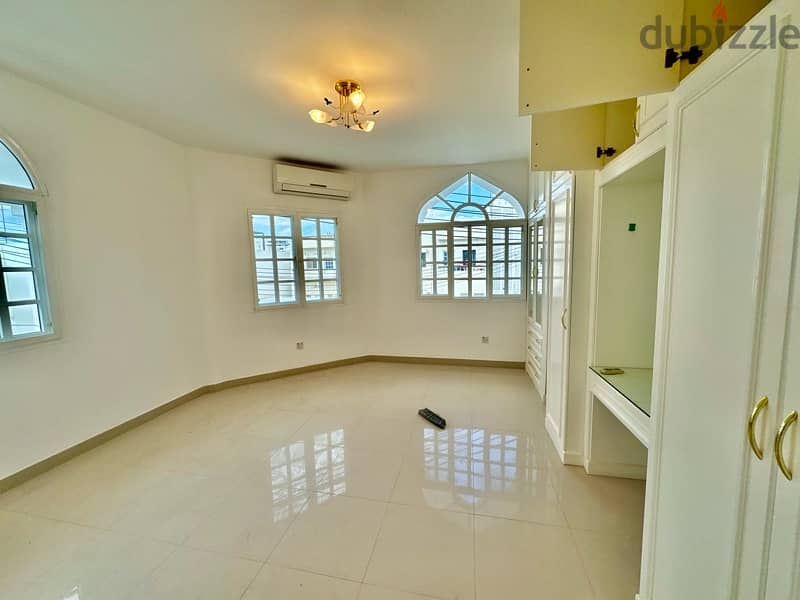 highly recommended standalone 5+3br in Qurum park 6