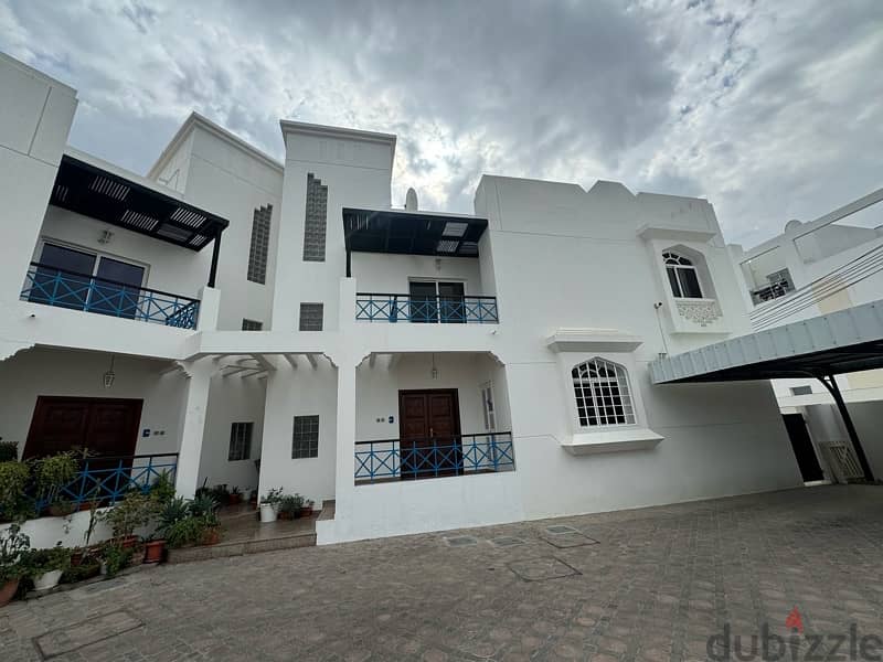 Highly recommended 3+1BHK huge row villas in MQ 0