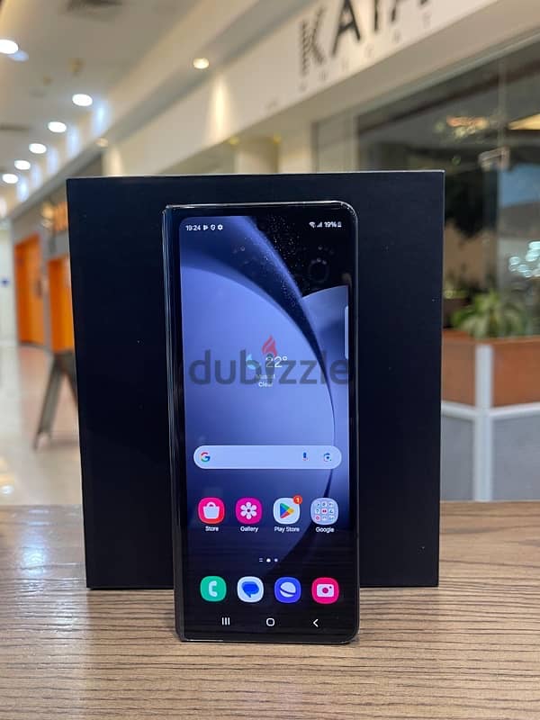 Samsung Z fold 5 , 256 Gb , 10 months samsung warranty 3