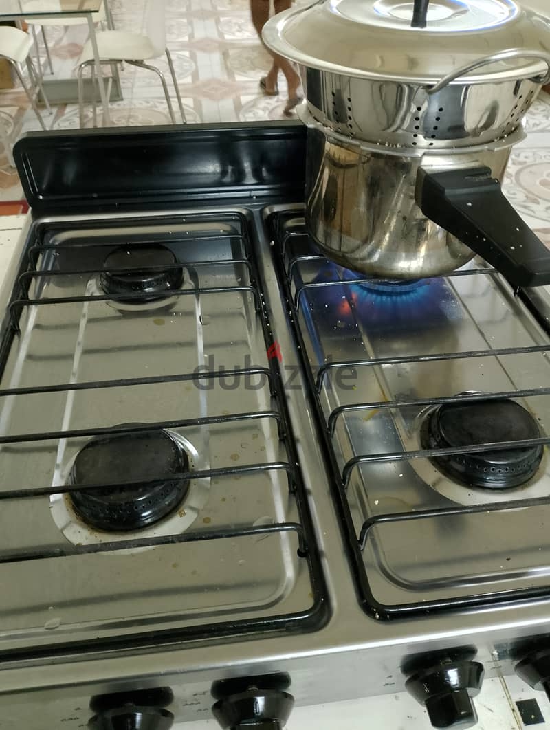 Gas stove for sale 6.000 . . contact 72722285 1