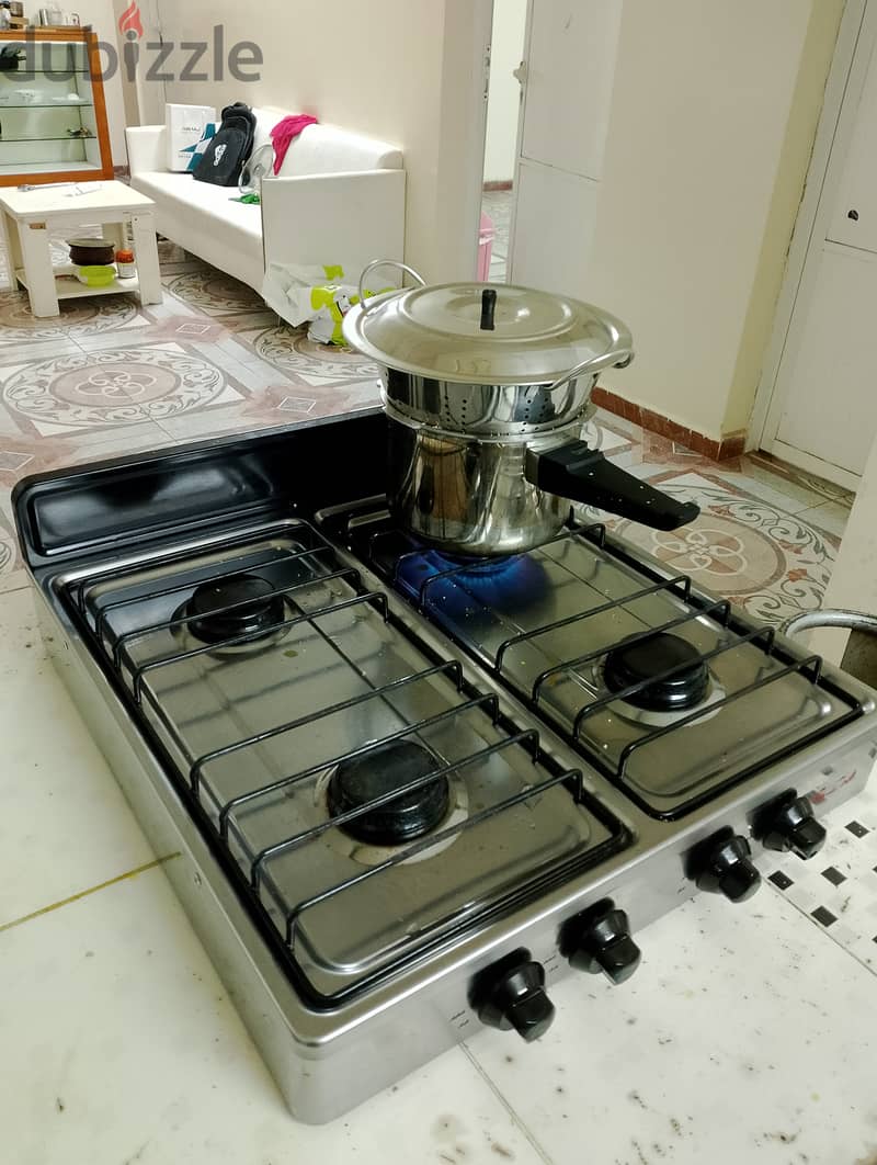 Gas stove for sale 6.000 . . contact 72722285 2