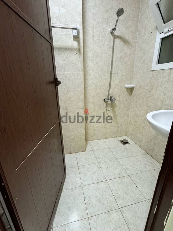 FLAT FOR RENT IN AL HAIL SOUTH / شقة للايجار في الحيل الجنوبية 4