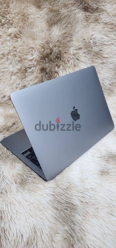 MacBook A2179 2020 Touch id 16gb 1