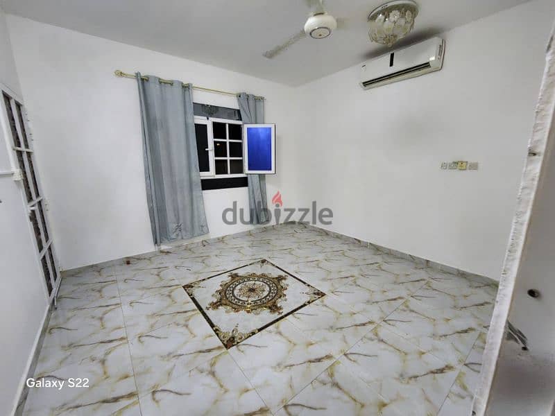 غرفة للايجار في العذيبة شامل  _room for rent in oziba including 5