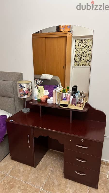 dressing table 0