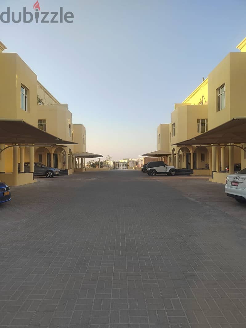 For Rent 5 BHK Villa - Located in Al Qurum 0