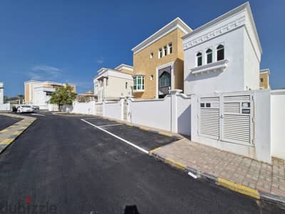 7 BR + Maid’s Room Spacious Villa in Madinat Sultan Qaboos