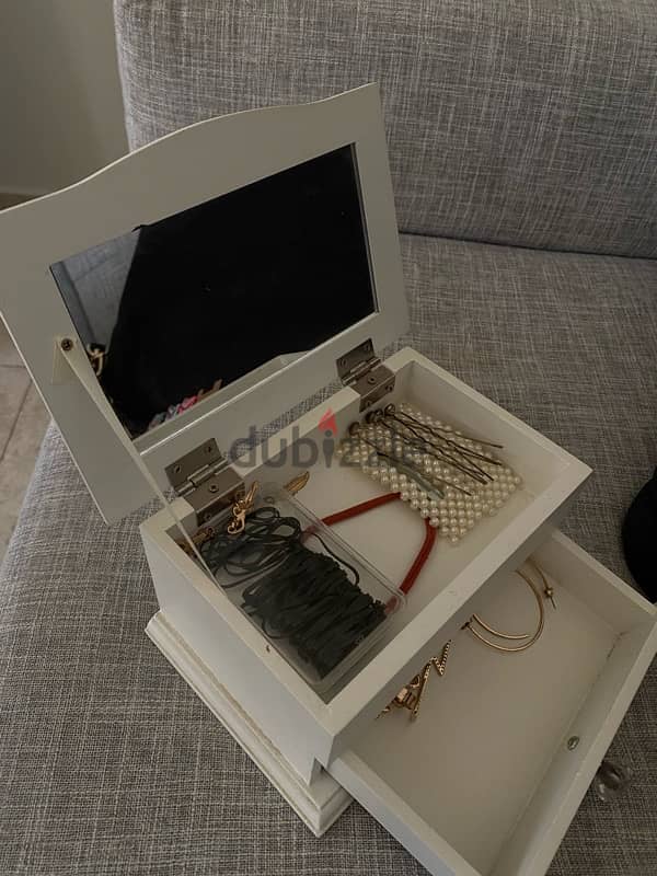 storing box dresser for jewelry بوكس تخزين مجوهرات جميل جدا ابيض white 1