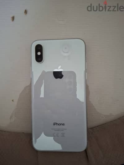 iphone xs mint condition scretchless phone 100 % battery health.