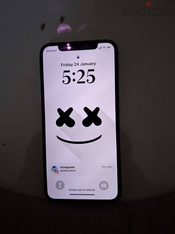 iphone xs mint condition scretchless phone 100 % battery health. 1