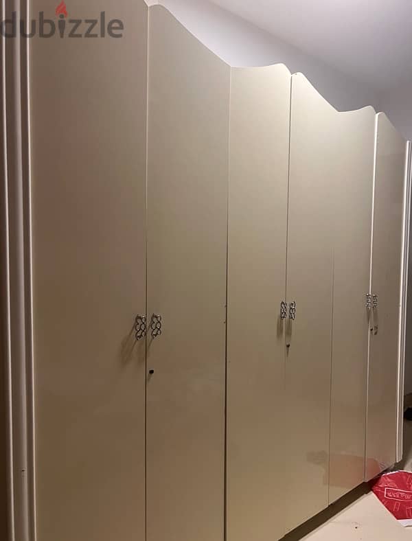 6 door wardrobe for sale (urgent sale) 0