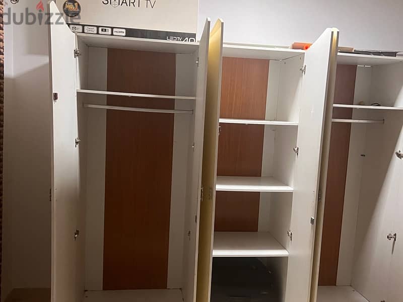 6 door wardrobe for sale (urgent sale) 1