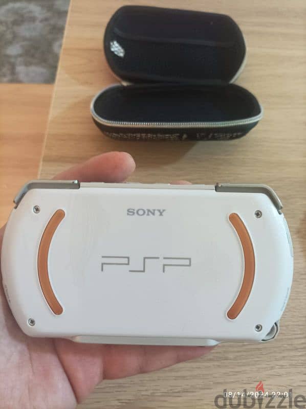 PSP go ice white  interested message me Whatsapp 79784802   30 ryals 1