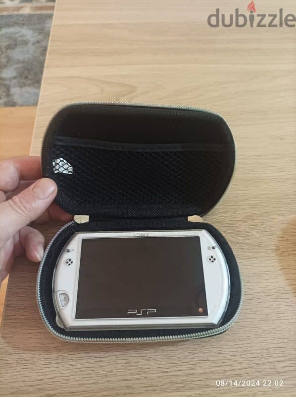 PSP go ice white  interested message me Whatsapp 79784802   30 ryals 3