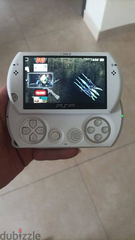 PSP go ice white  interested message me Whatsapp 79784802   30 ryals 5