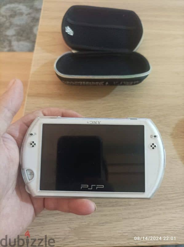 PSP go ice white  interested message me Whatsapp 79784802   30 ryals 6