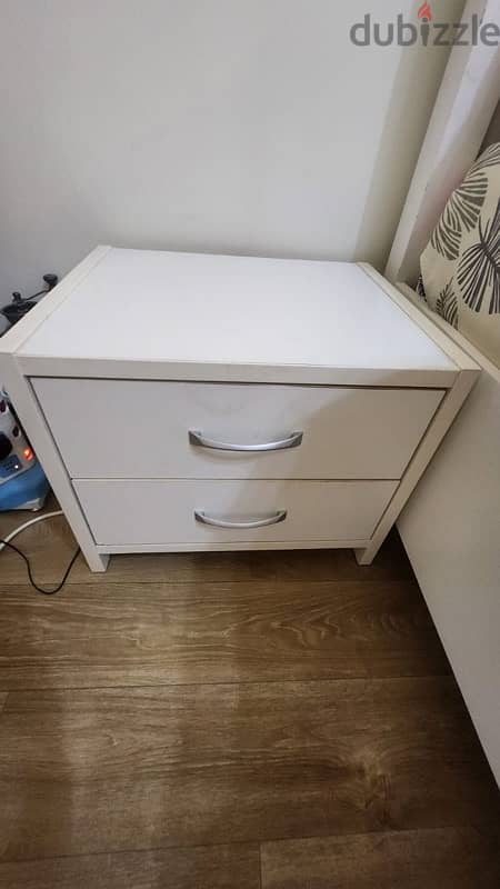 Bed with bedside drawer in great condition 2