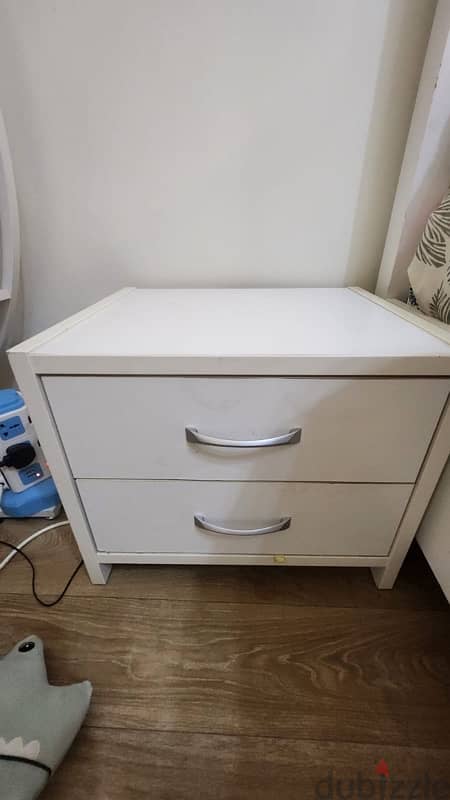 Bed with bedside drawer in great condition 3