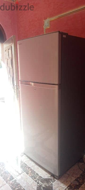 Large refrigerator and very high cooling 0