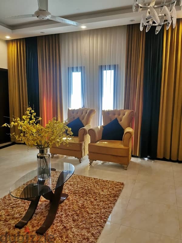 اطقم جلوس مستخدمة ٣+٢+١+١ مع ستارتين طوال ب 180 ريال Used Living Room 1