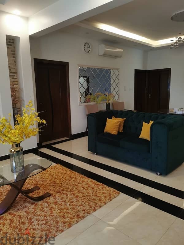 اطقم جلوس مستخدمة ٣+٢+١+١ مع ستارتين طوال ب 180 ريال Used Living Room 2