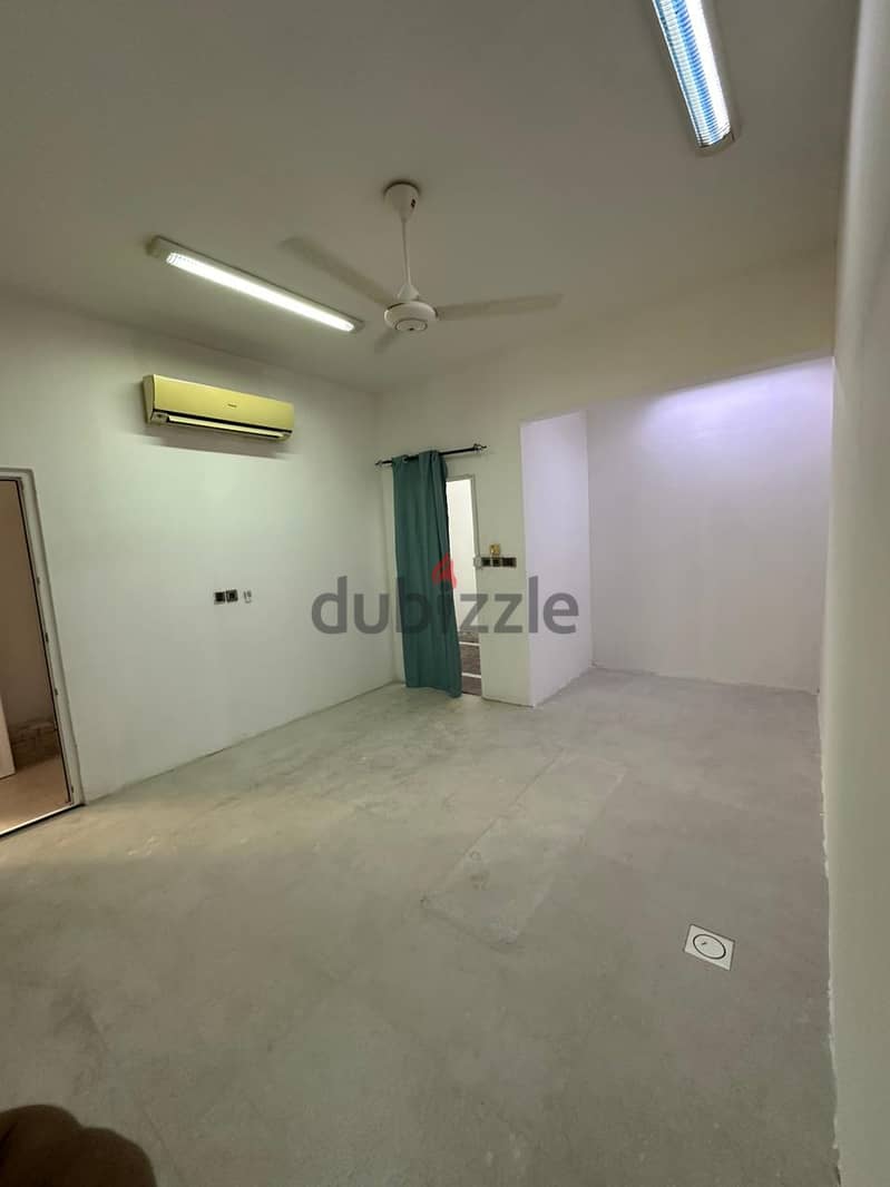 Studio for rent استديو للايجار 6