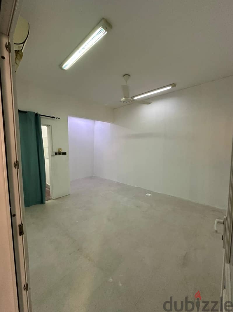 Studio for rent استديو للايجار 8