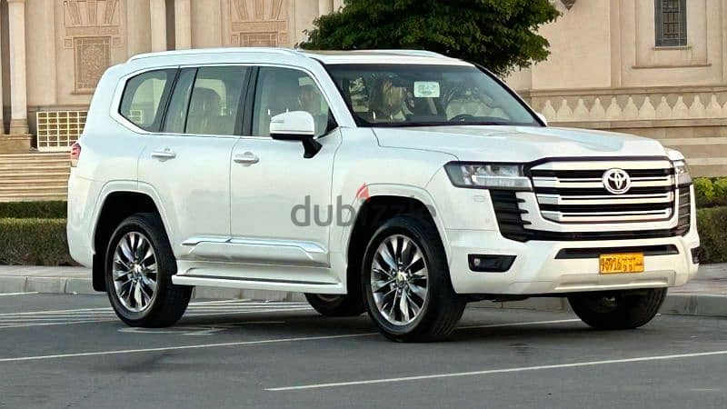 Toyota Land Cruiser 2023 gcc oman under warranty 0