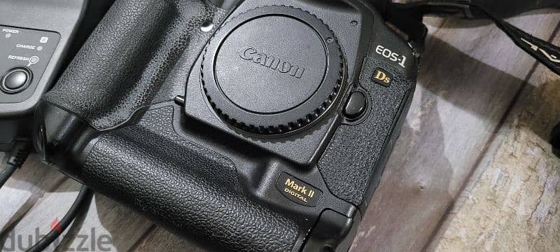 Canon EOS-1 Ds Mark II Digital Camera Body Only 6